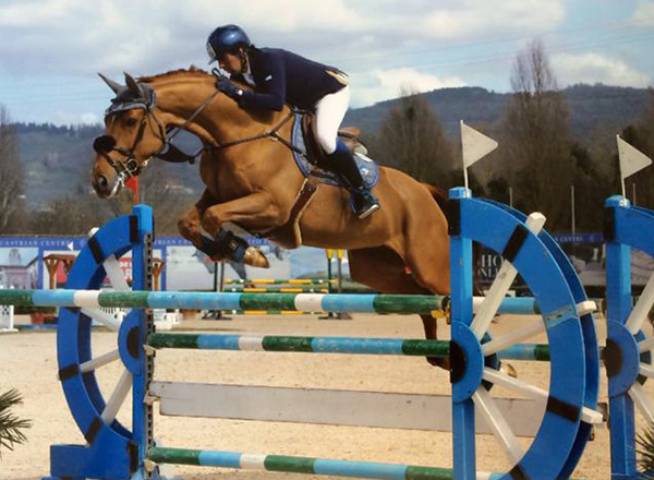 Joaquín Tinao en salto.